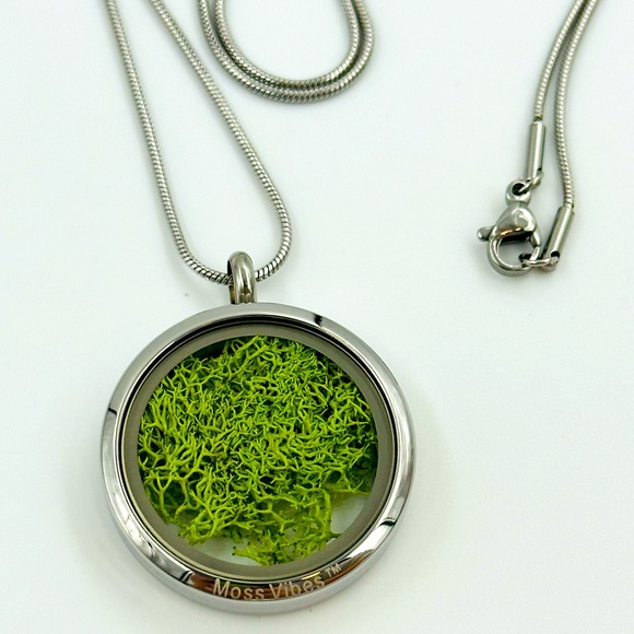 Eternal Moss Locket Pendant Necklace- Lime - Picture 1 of 9